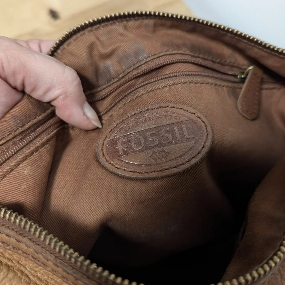 Fossil Brown Leather Crossbody Zipper Close Pockets Adjustable Strap Brass